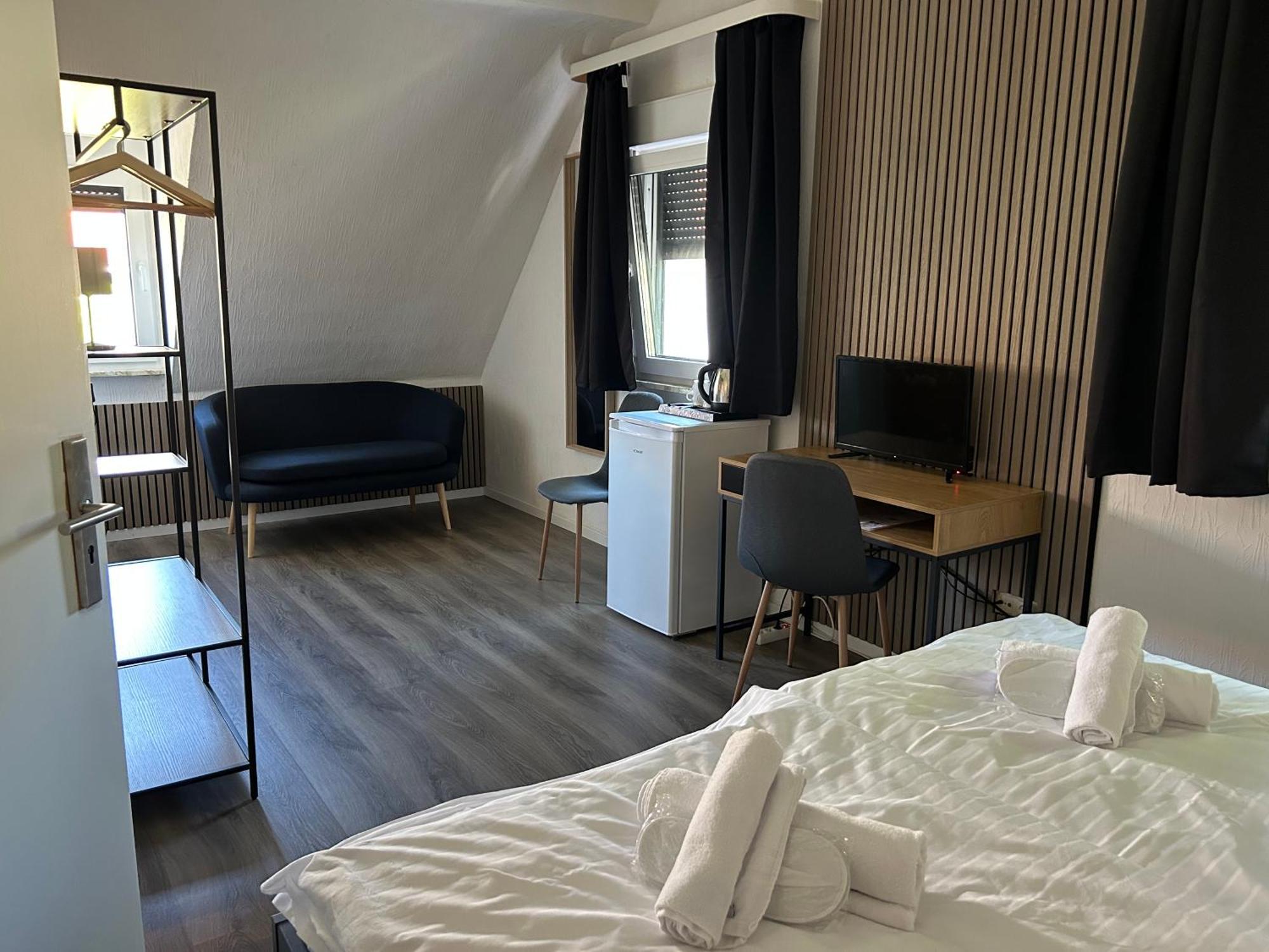 Riverside Airport Hotel Кельстербах Экстерьер фото
