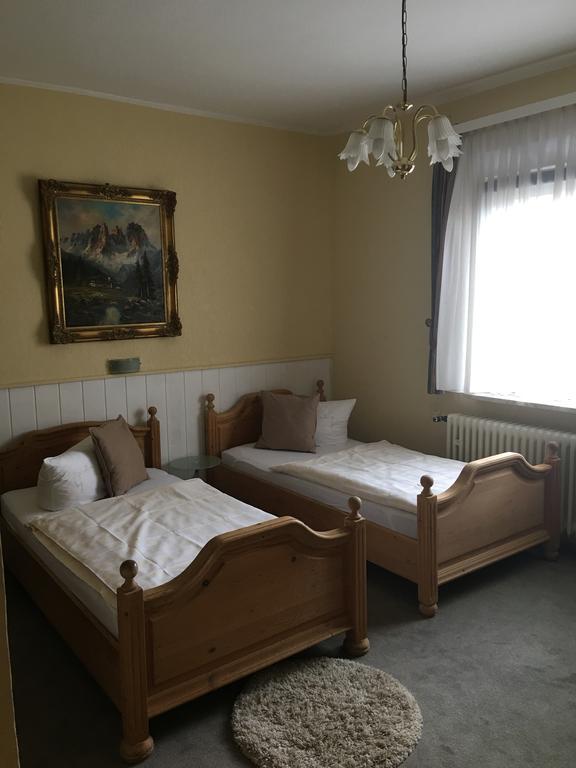 Riverside Airport Hotel Кельстербах Экстерьер фото