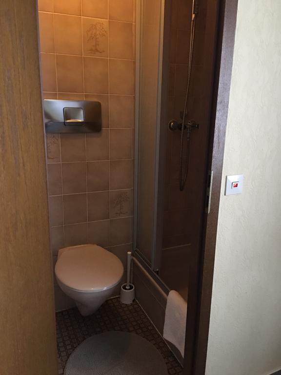 Riverside Airport Hotel Кельстербах Экстерьер фото