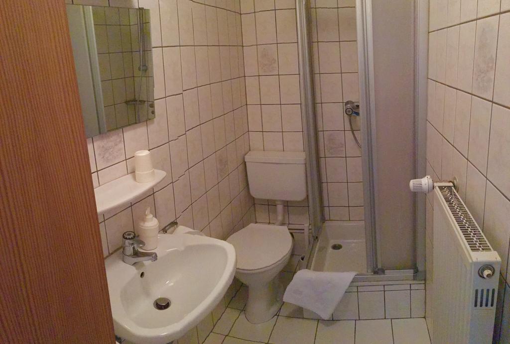 Riverside Airport Hotel Кельстербах Экстерьер фото